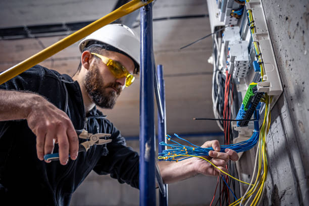 Best Licensed Electrician  in Hudson, IL